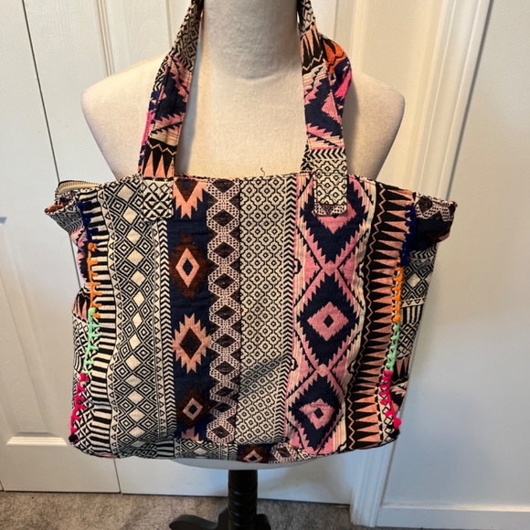 Street Level Multicolor Patterned Tote Bag - Picture 3 of 12